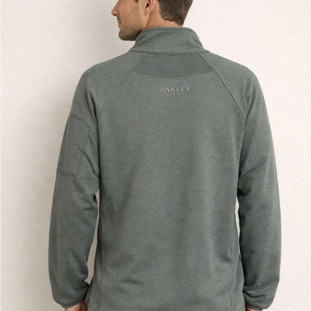 Oakley Men's Quarter Zip Pullover - Size Medium